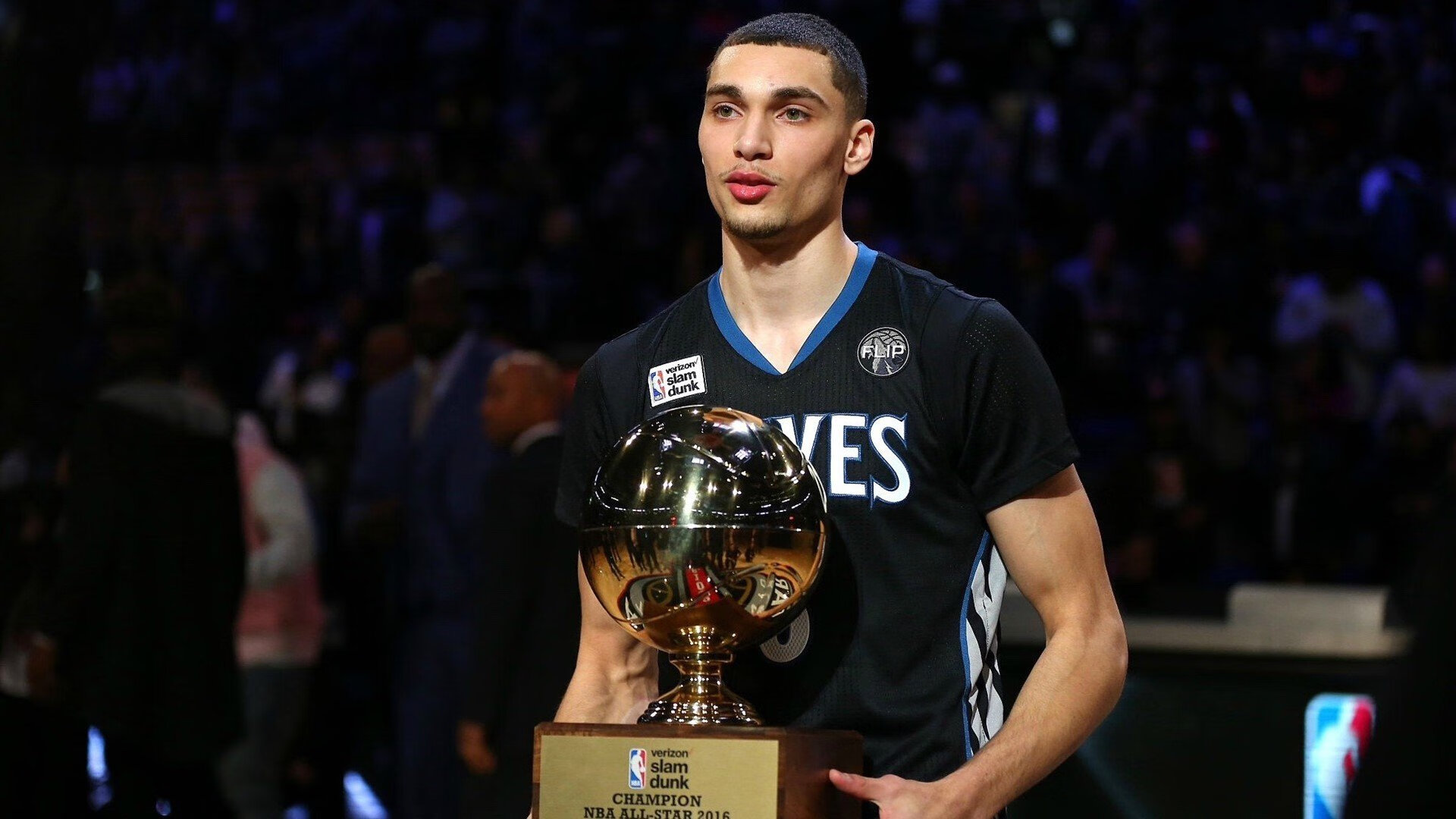 当红白与橙蓝交织,马德里竞技的铁血意志与阿劳霍的NBA封神之夜